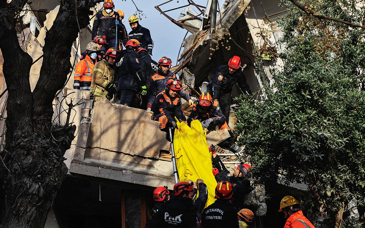 Число жертв землетрясений в Турции превысило 42 тыс.