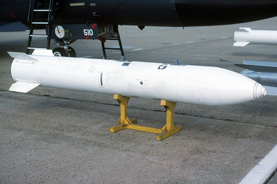 Мощность бомбы B83-1&nbsp;&mdash; 1,2 мегатонны (1,2 тыс. килотонн), это единственная мегатонная бомба в ядерном арсенале США. В 2022 году Пентагон сообщил, что снимет ее с вооружения &laquo;из-за возрастающих ограничений ее потенциала и растущих расходов на техническое обслуживание&raquo;