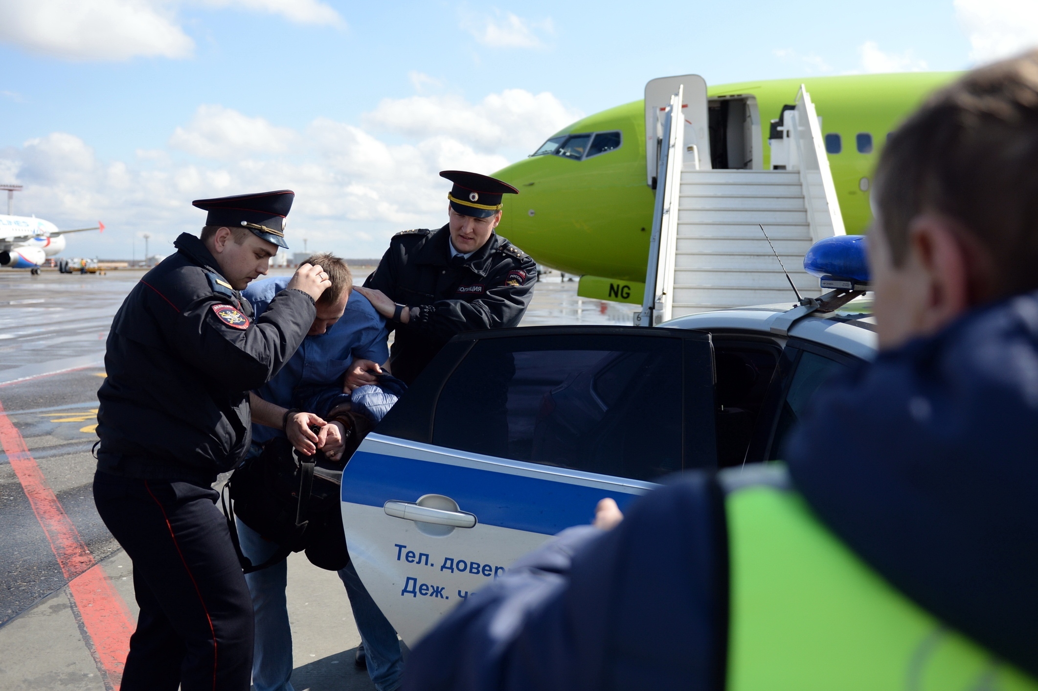 Свыше 150 тыс. петербуржцев не смогут покинуть страну в майские праздники —  РБК