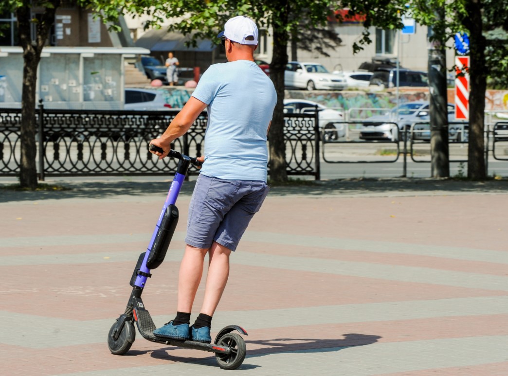 В 32 зонах Тюмени ездить на электросамокатах&nbsp;запрещено