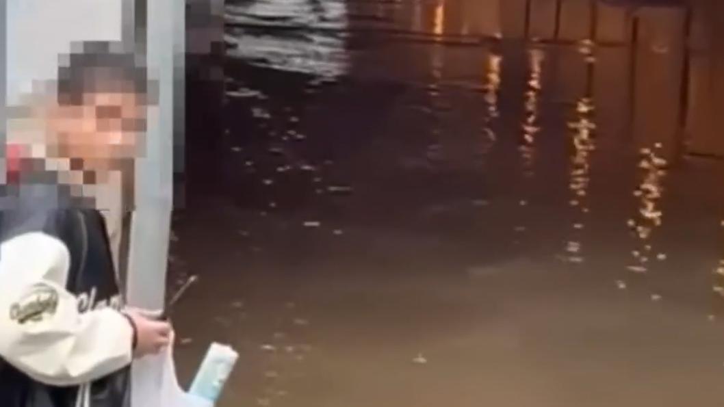 В Москве подтопило тоннель на Волоколамском шоссе. Видео