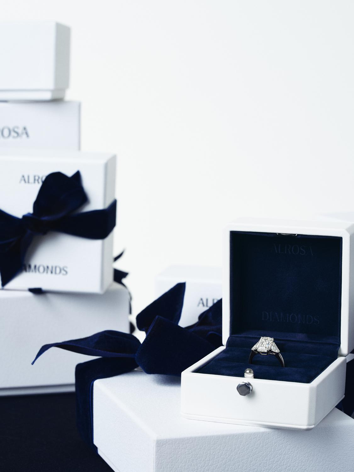 Новогодняя коллекция украшений Alrosa Diamonds