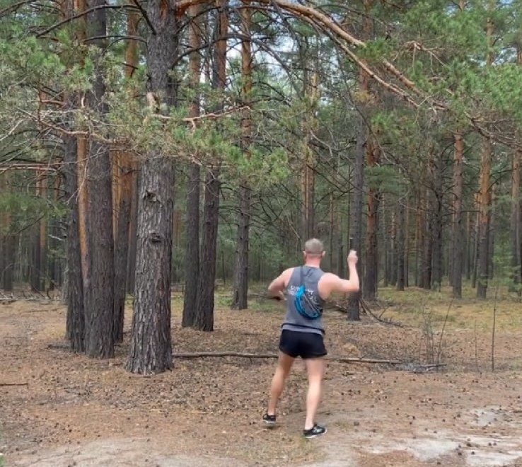 Серегй Романов опубликовал пост о прогулке в лесу