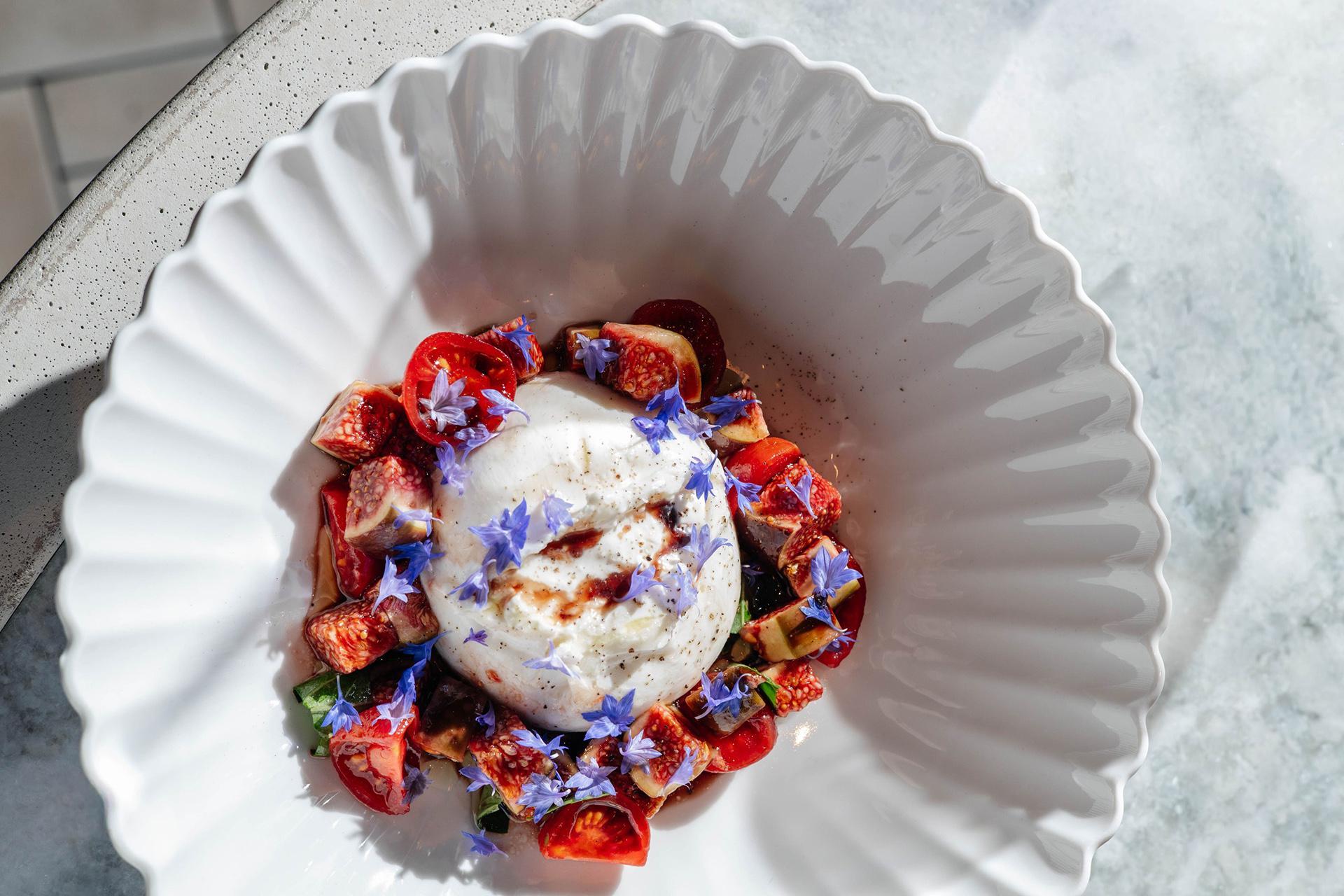 Буррата с инжиром и солеными лимонами, Pinci