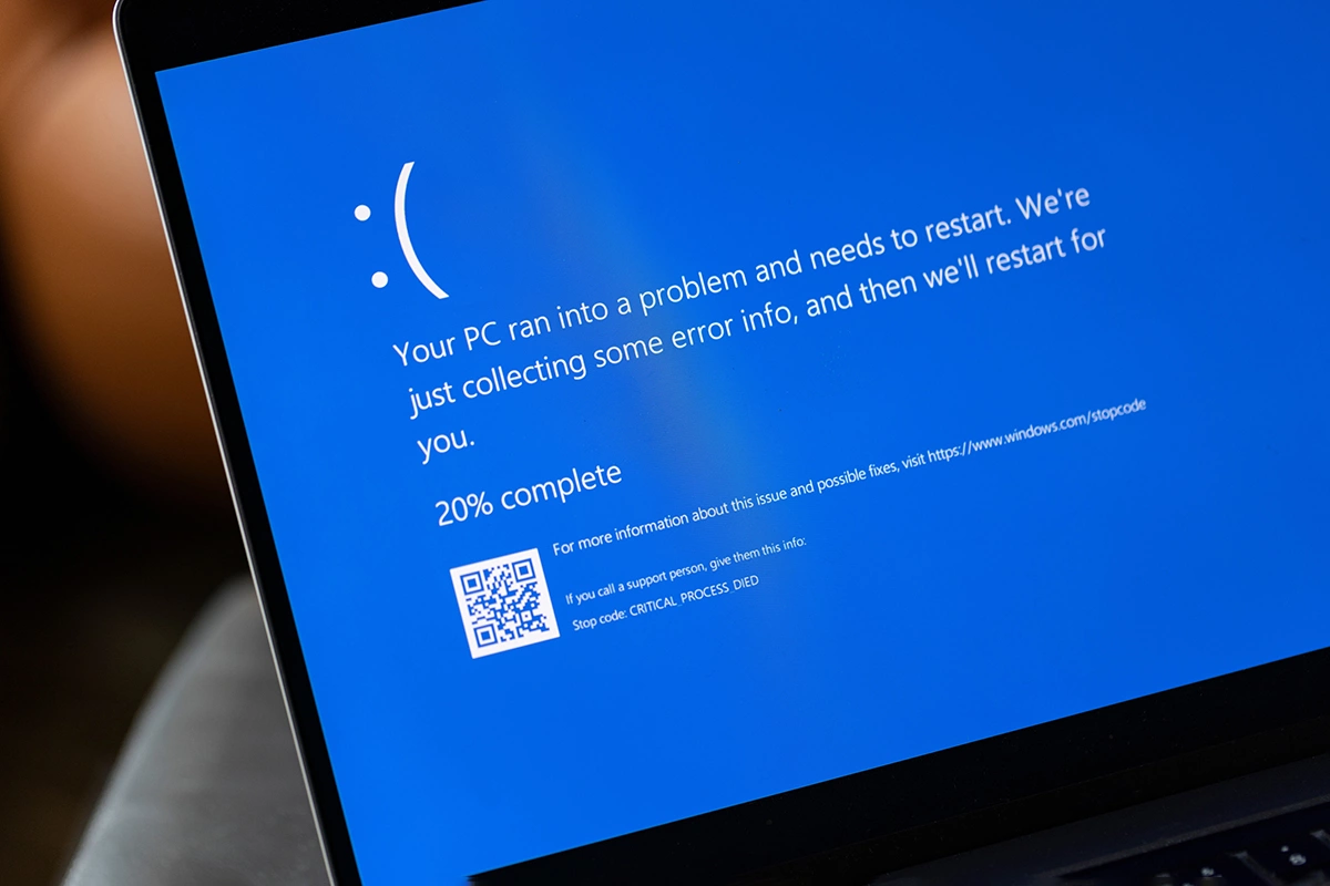 Blue Screen of Death («синий экран смерти», требующий перезагрузки устройства)