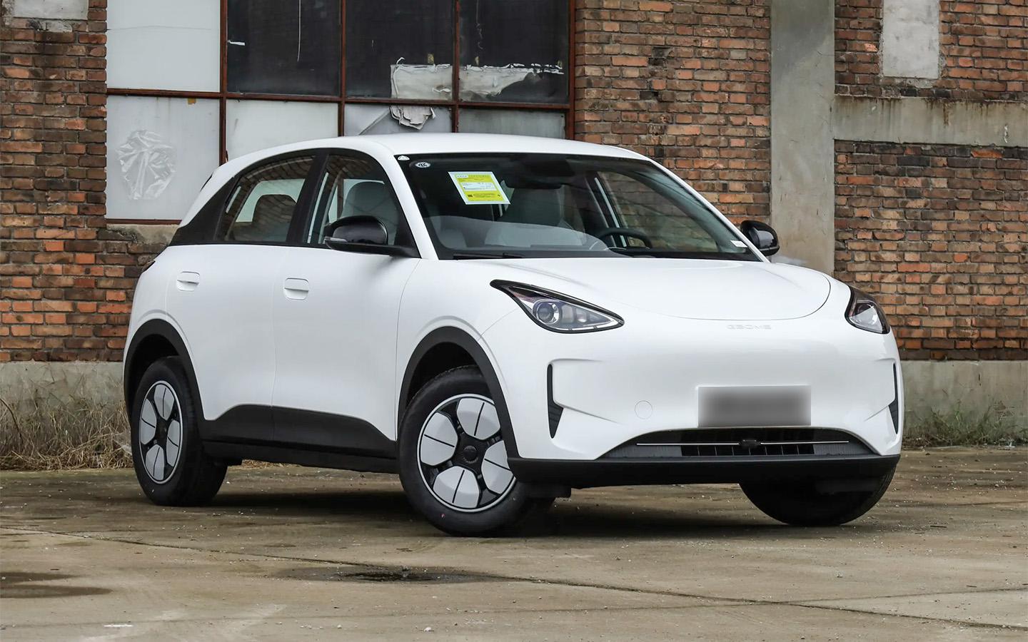 В Россию привезут доступный хетчбэк Geely. Он стоит 1,5 млн руб.