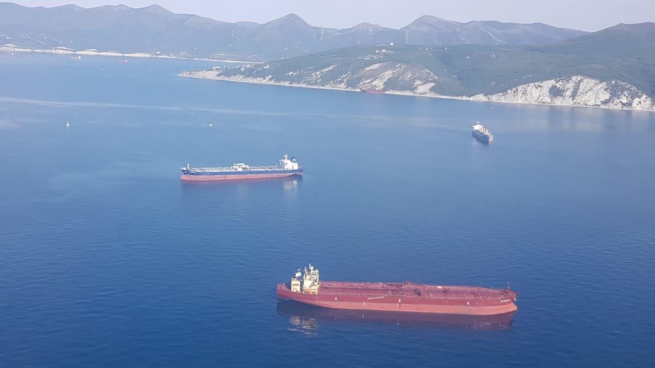 На взорвавшемся танкере в Азовском море нашли человеческие останки — РБК