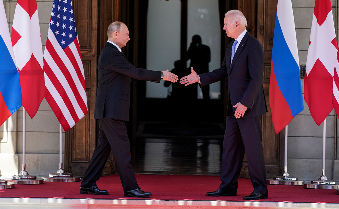 Джо Байден и Владимир Путин прибывают во время встречи&nbsp;в Женеве