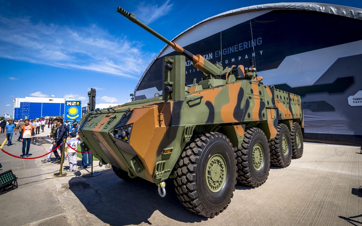 Казахстан на год прекратит экспорт военной продукции