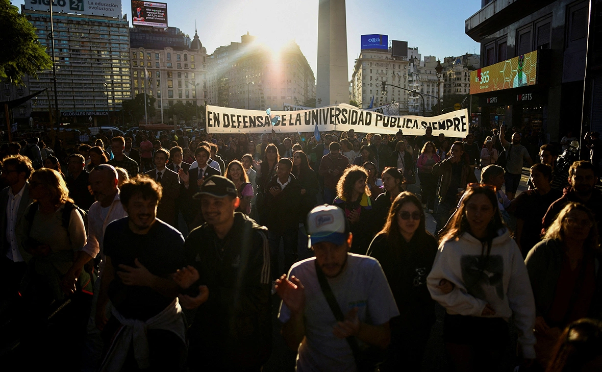 Martin Villar / Reuters