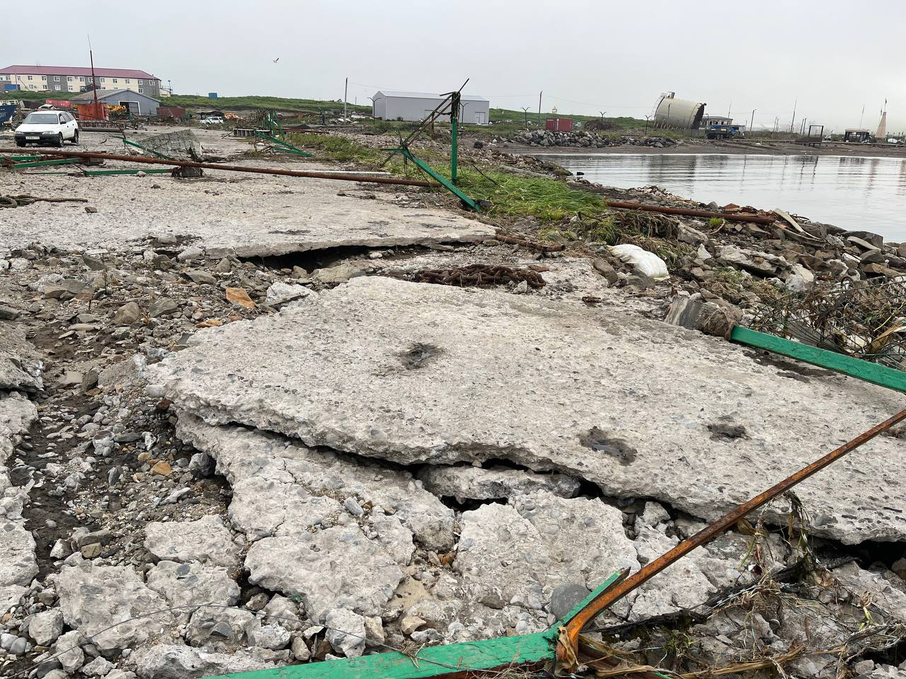 Порт Северо-Курильска после землетрясения и цунами