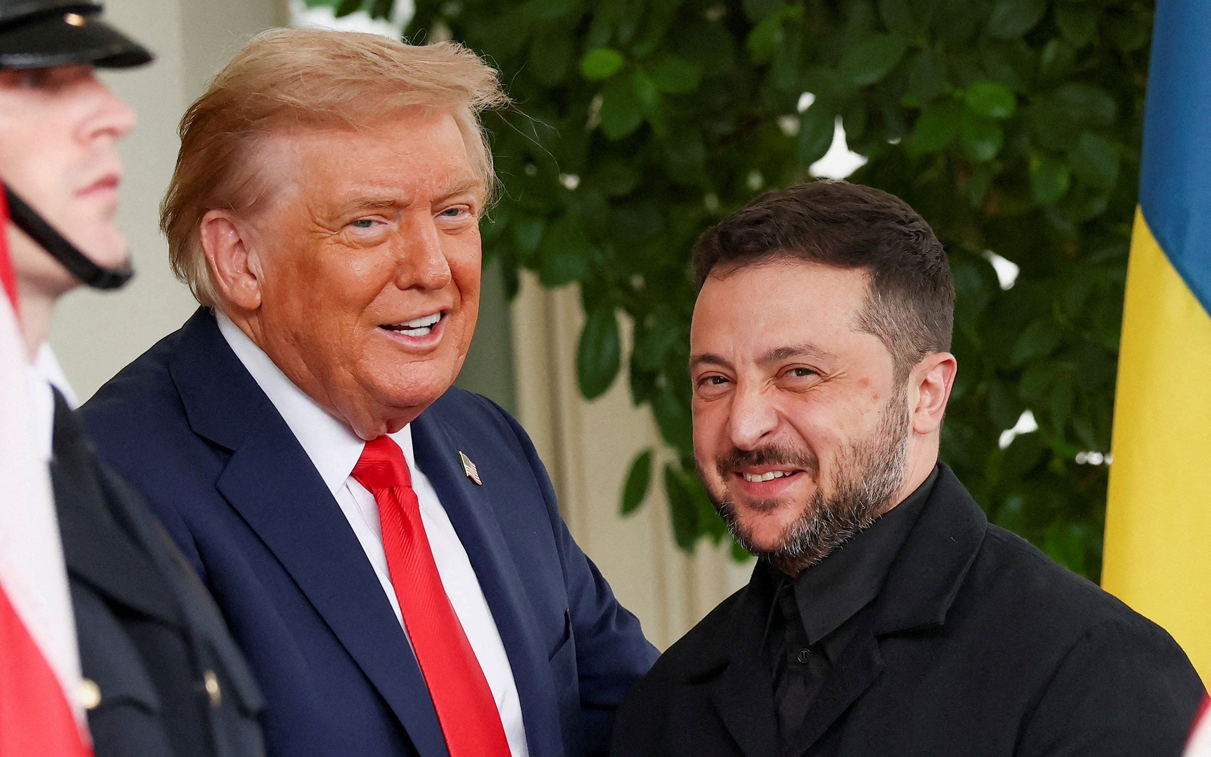 Также до начала переговоров с американским лидером Зеленский успел побеседовать со спецпосланником президента США по Украине Китом Келлогом