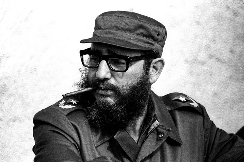 Кастро был рекордсменом по&nbsp;числу совершенных на&nbsp;него покушений &mdash;&nbsp;638. Участники 167 заговоров были задержаны и&nbsp;осуждены.

На фото: Фидель Кастро во&nbsp;время военных маневров в&nbsp;ноябре 1976 года. 
