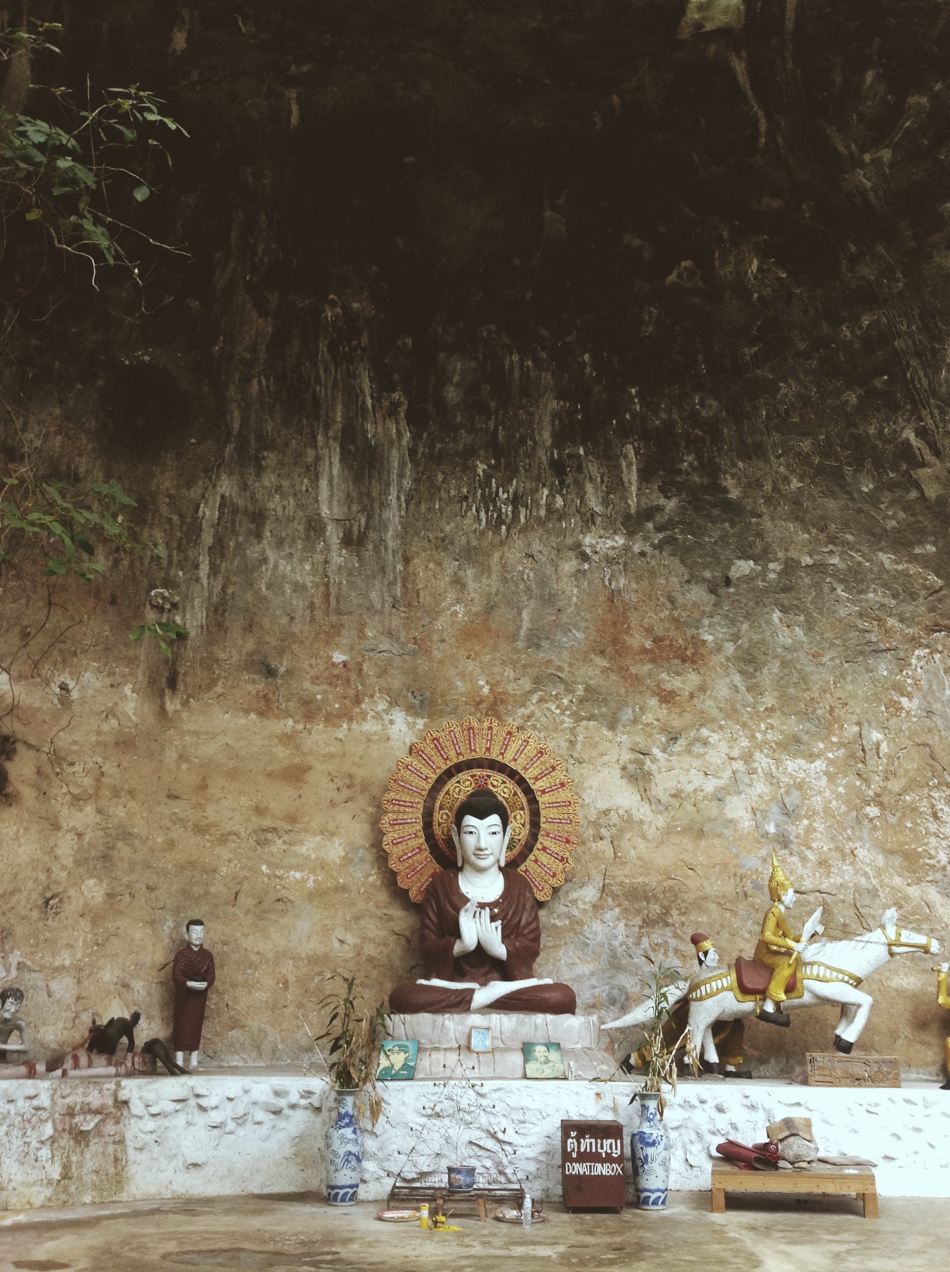 Пещера при монастыре Ват Там Вуа