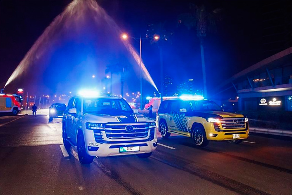 Новый Toyota Land Cruiser 300 пополнил автопарк полиции ОАЭ. Фото