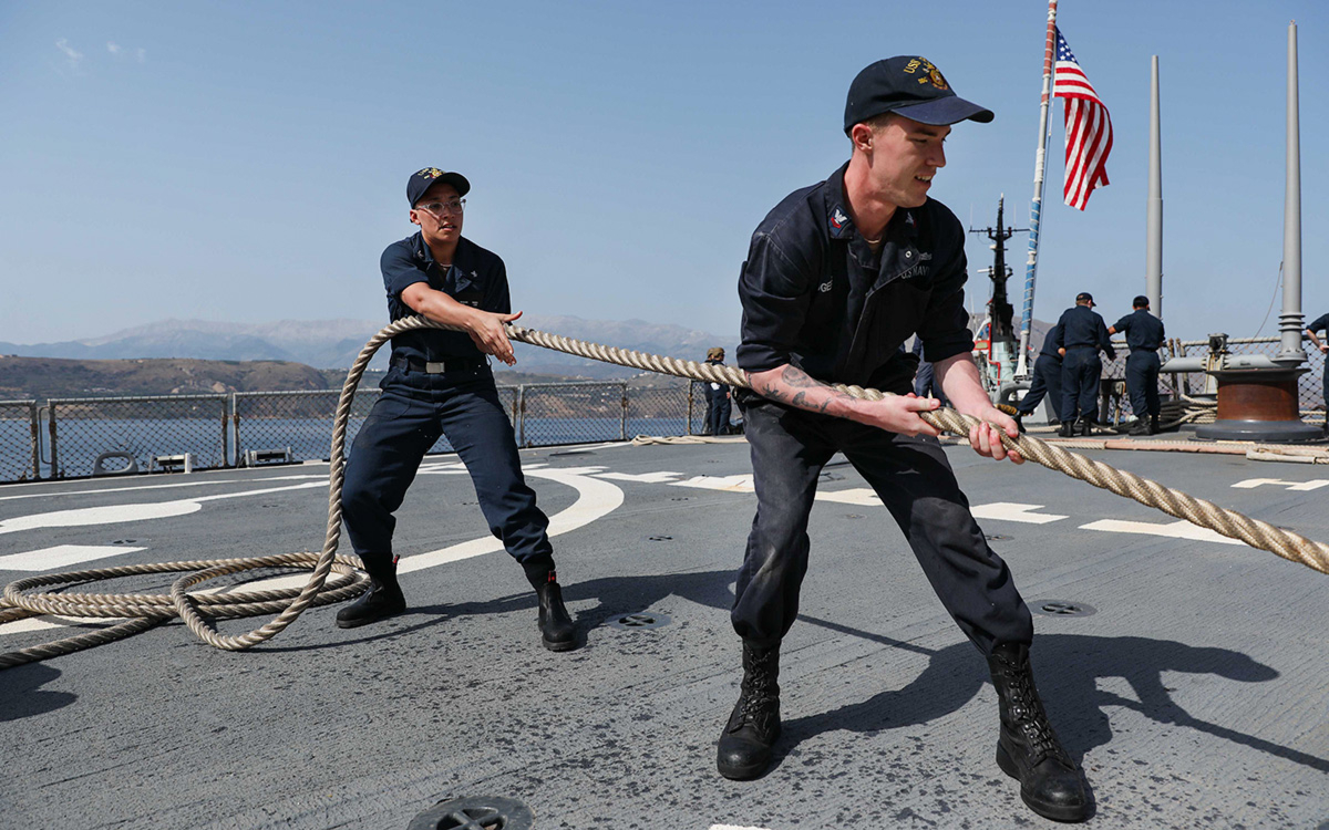 Черноморский флот начал следить за вошедшим в Черное море эсминцем США