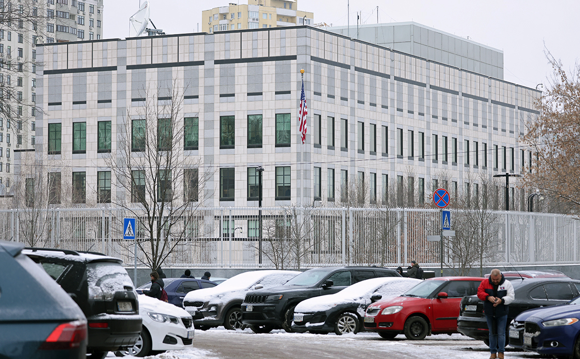 Вид на посольство США в Киеве