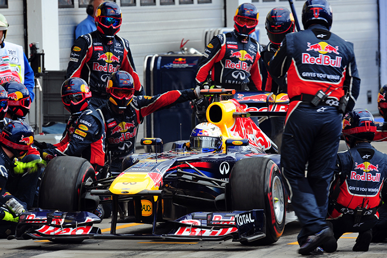 Крупнейший бюджет гоночной команды

&nbsp;

Австрийская гоночная команда Red Bull стала рекордсменом среди участников &laquo;Формулы-1&raquo; по размеру бюджета в 2013 году, сообщал немецкий еженедельник Focus. Размер годовых расходов оценивался в &euro;370 млн, при этом сообщалось, что существенную часть бюджета команда тратит на технические исследования и разработки. Red Bull участвует в чемпионате &laquo;Формулы-1&raquo; c 2005 года и является обладателем Кубка конструкторов 2010, 2011, 2012, 2013 годов.