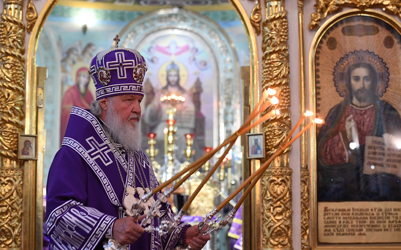 Патриарх Московский и всея Руси Кирилл совершает всенощное бдение с чином воздвижения Креста Господня в храме Казанской иконы Божьей Матери в Астрахани