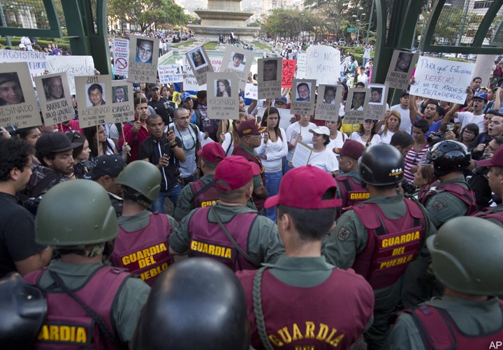 Венесуэльский конфликт: в Каракас введены войска