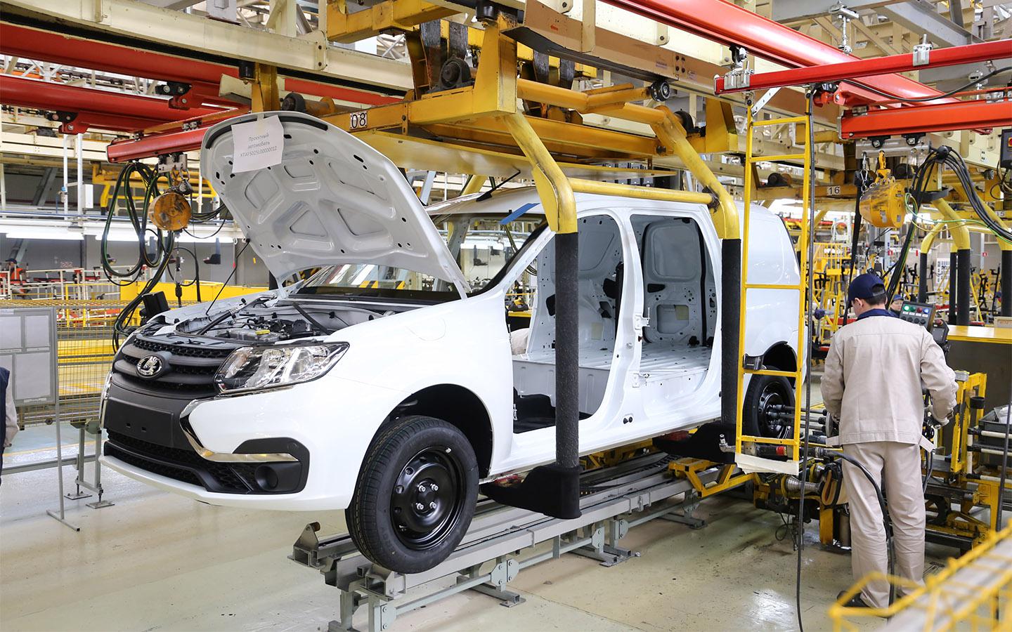 АвтоВАЗ возобновил производство Lada Largus на заводе в Ижевске