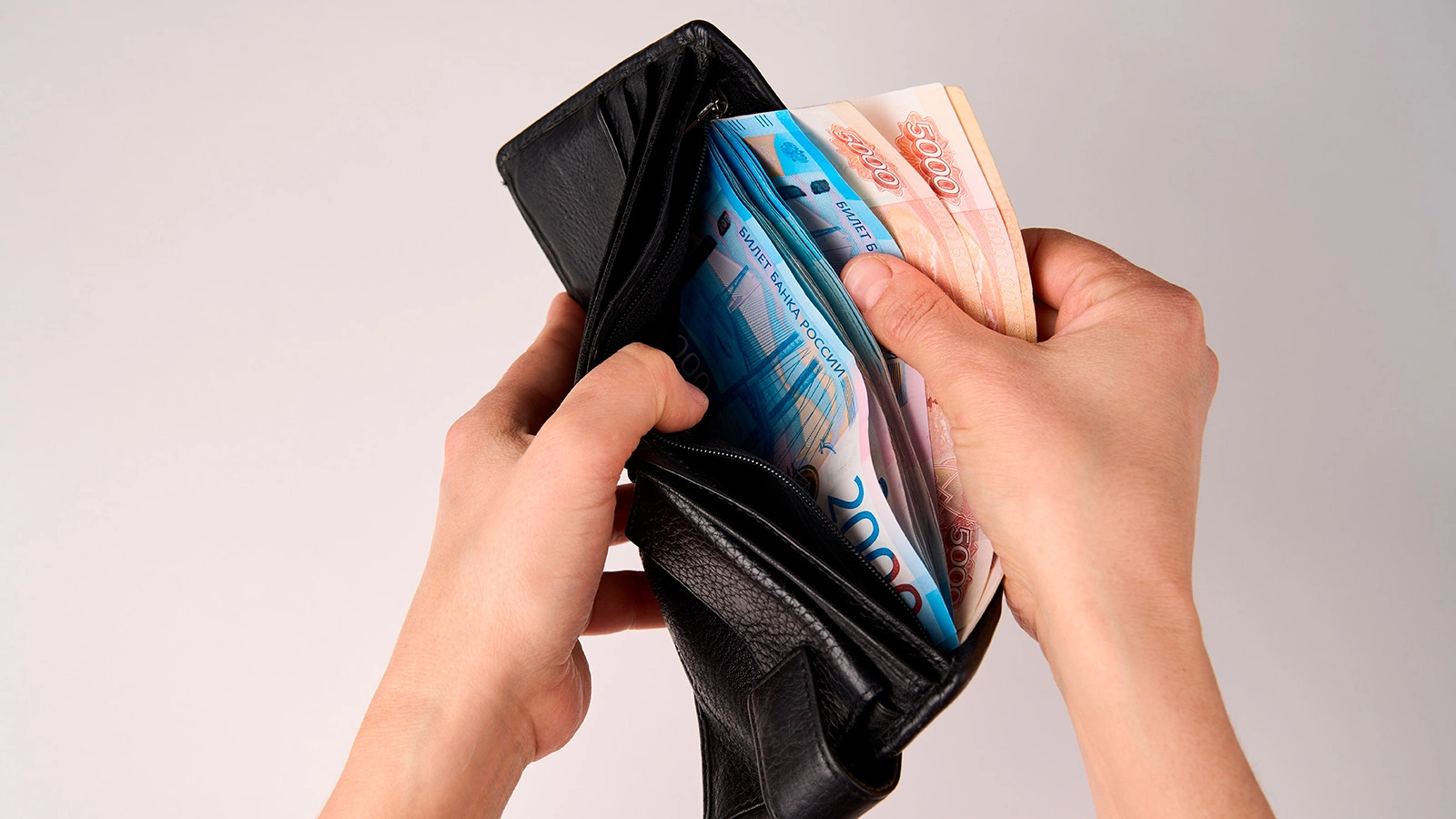 Депутаты Госдумы предложили увеличить МРОТ до ₽45 000