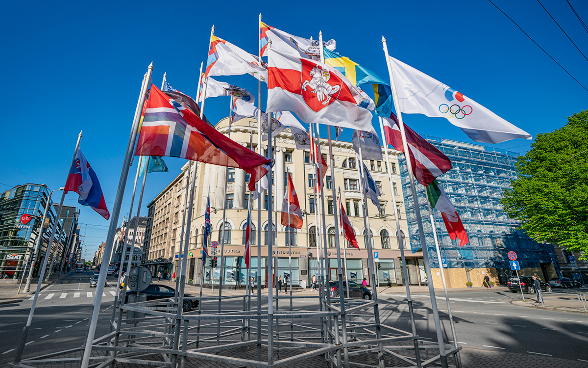Посольство Латвии ответило на слова МИДа о неуважении при замене флага