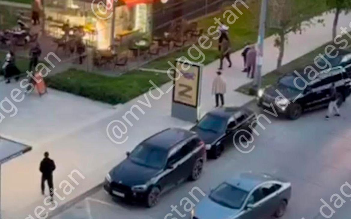 В Дербенте местный житель открыл стрельбу возле кафе