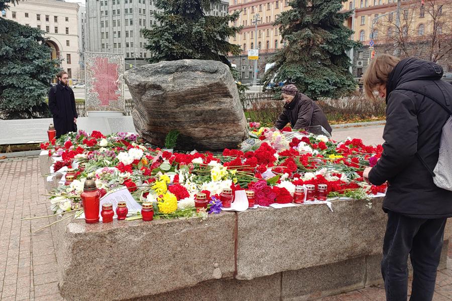 Акция памяти жертв политических репрессий &laquo;Возвращение имен&raquo; на Лубянской площади