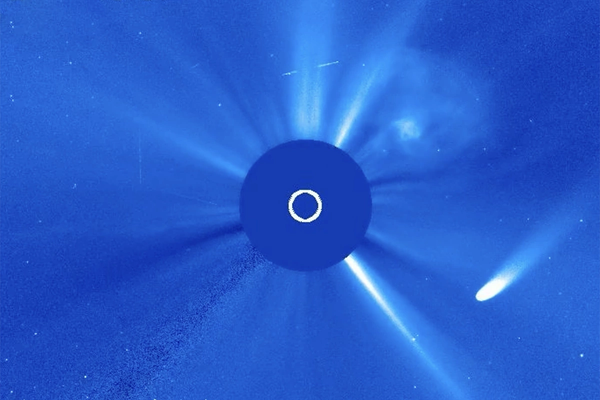 Комета C/2025 R3 (PanSTARRS) проходит между Землей и Солнцем