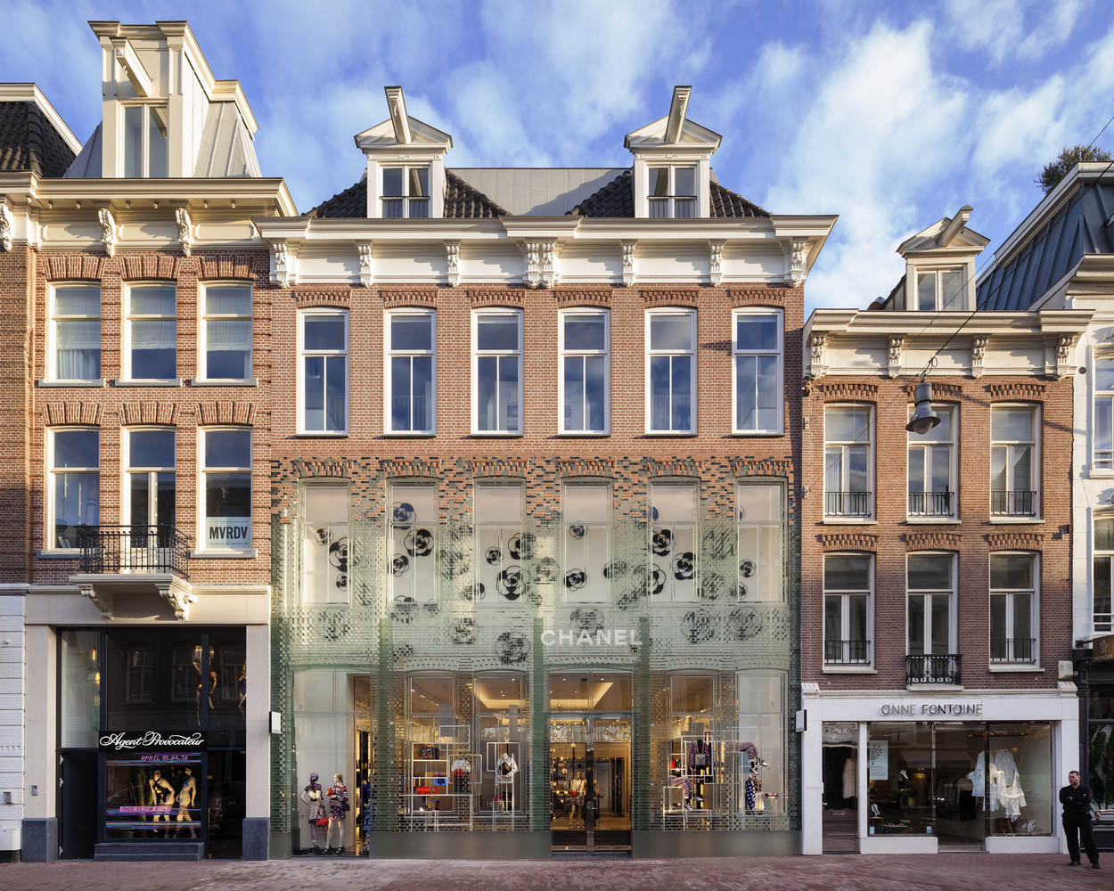 Номинация &laquo;Коммерческие объекты&raquo;

Объект: Crystal Houses

Расположение: Амстердам, Нидерланды

Архитектурное бюро: MVRDV
