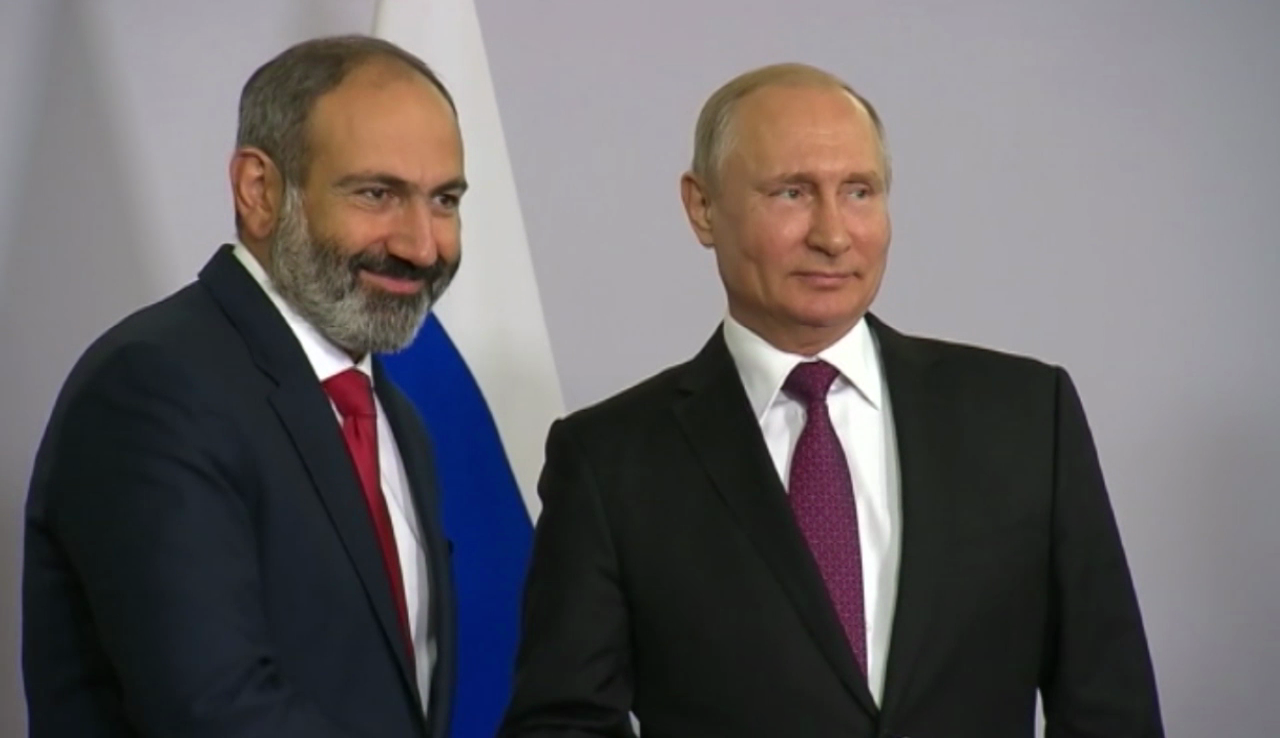 Путин и Пашинян провели первую встречу