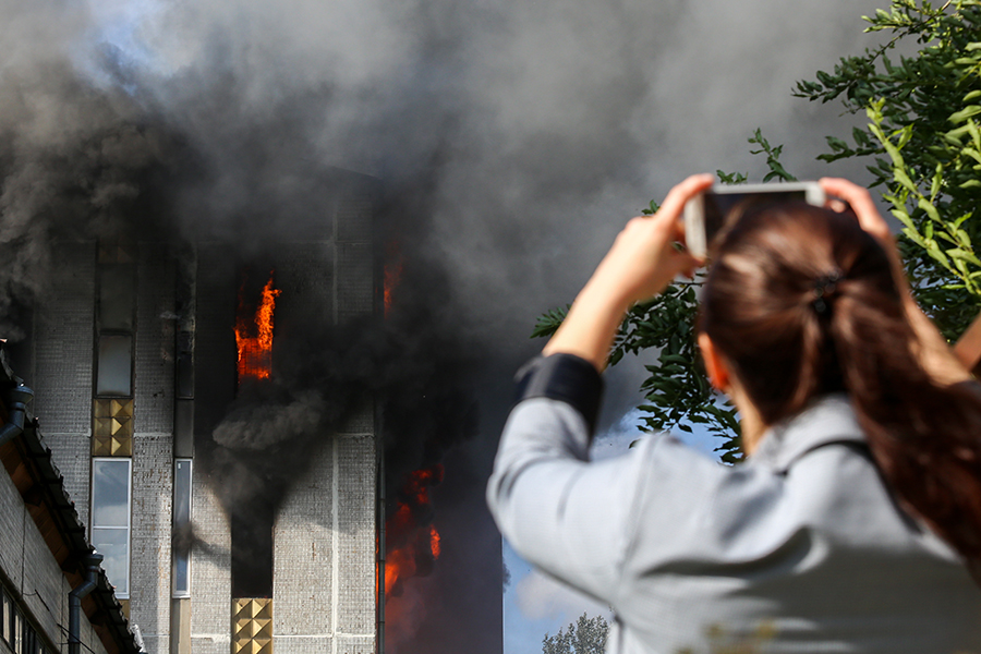 Пожар в здании на Складской улице в Невском районе Санкт-Петербурга начался около двух часов дня 22 августа