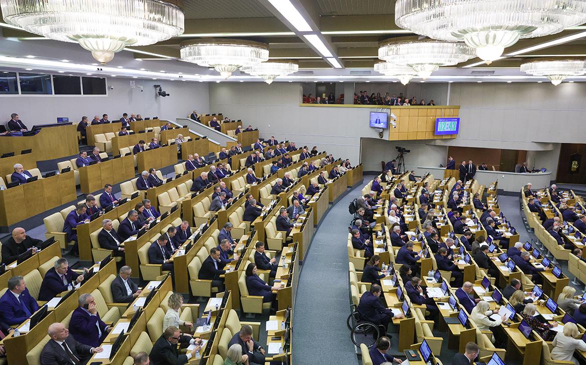 Госдума приняла закон о доступе финразведки к операциям по картам «Мир»