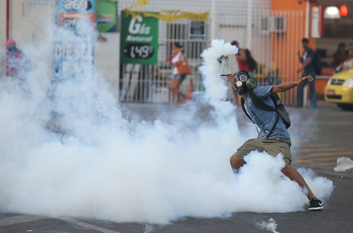 Акция протеста в Рио-де-Жанейро завершилась погромами