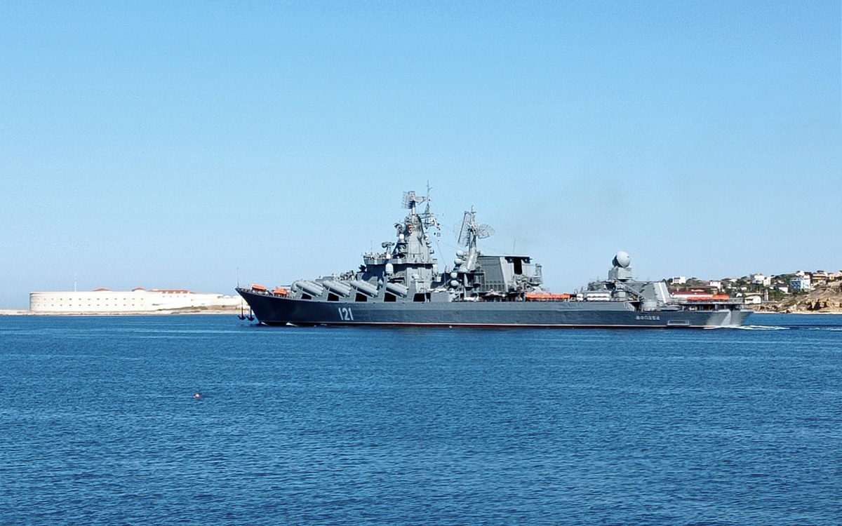Песков рекомендовал обратиться в Минобороны по поводу экипажа «Москвы»