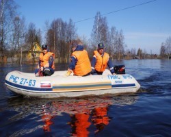 В Финском заливе спасли дрейфующих на льдине рыбаков