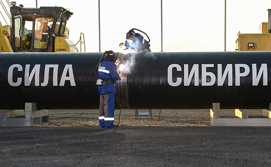 Сварка первого звена магистрального газопровода &laquo;Сила Сибири&raquo; в&nbsp;районе села Ус Хатын, 2014 год


