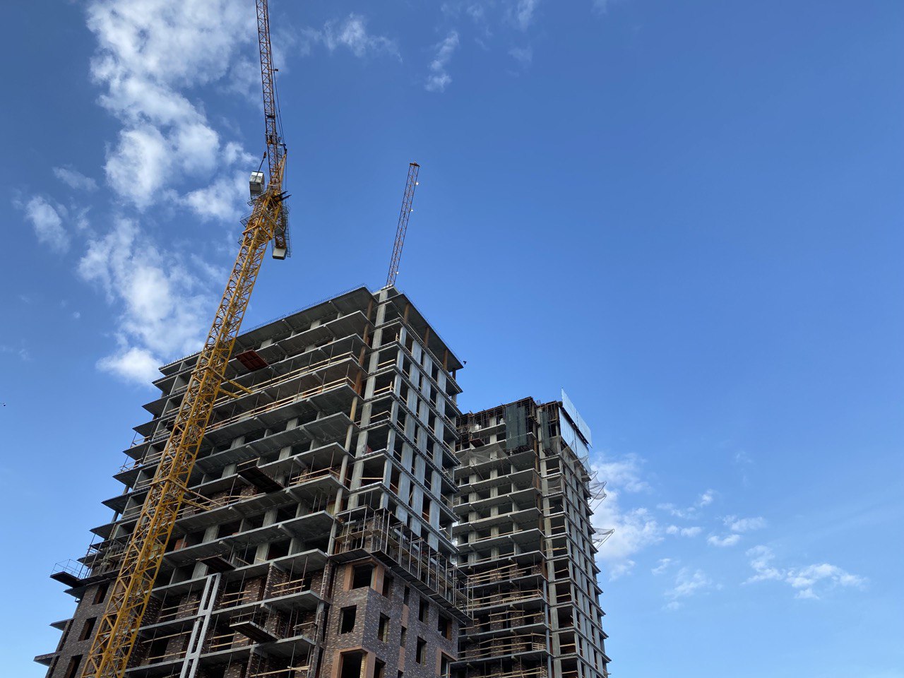 Новые дома: сколько жилья хотят построить и продать в Казани в 2023 году