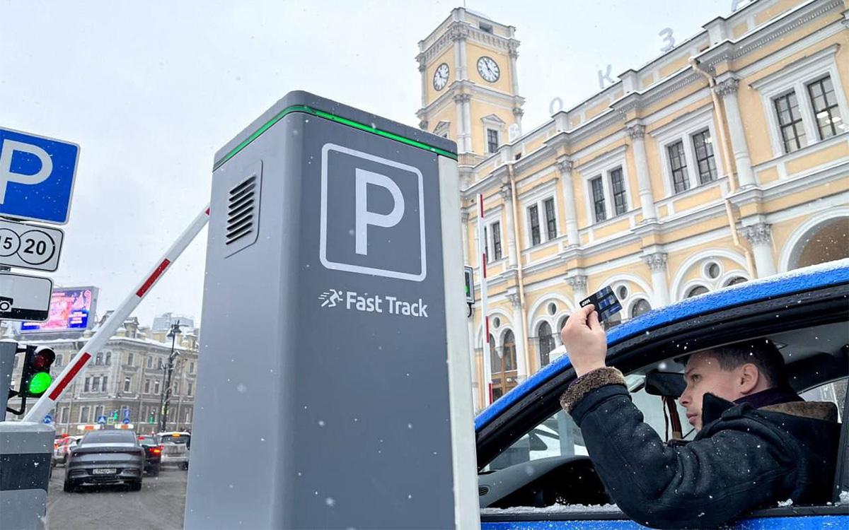 Новая система оплаты парковки заработала на двух вокзалах в России