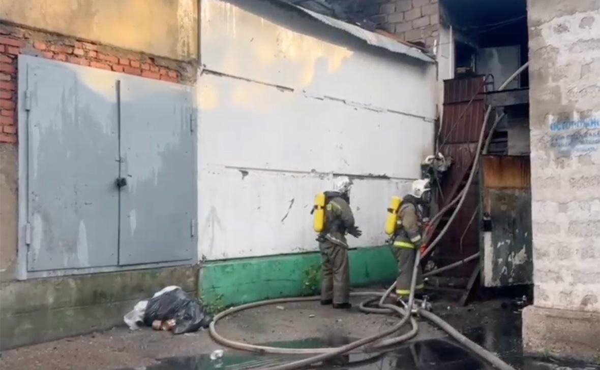 Девять котов и собак погибли при пожаре на складе в Уфе