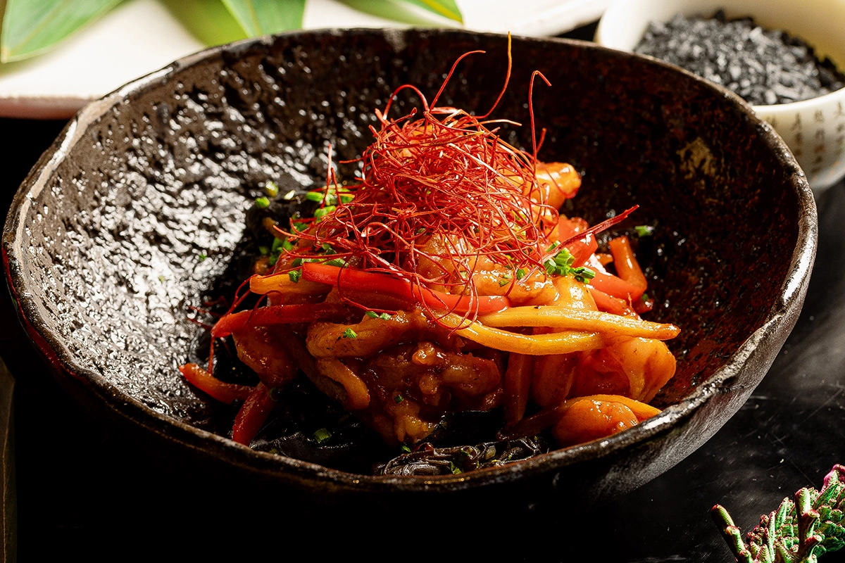 Жареная лапша с овощами и мясом