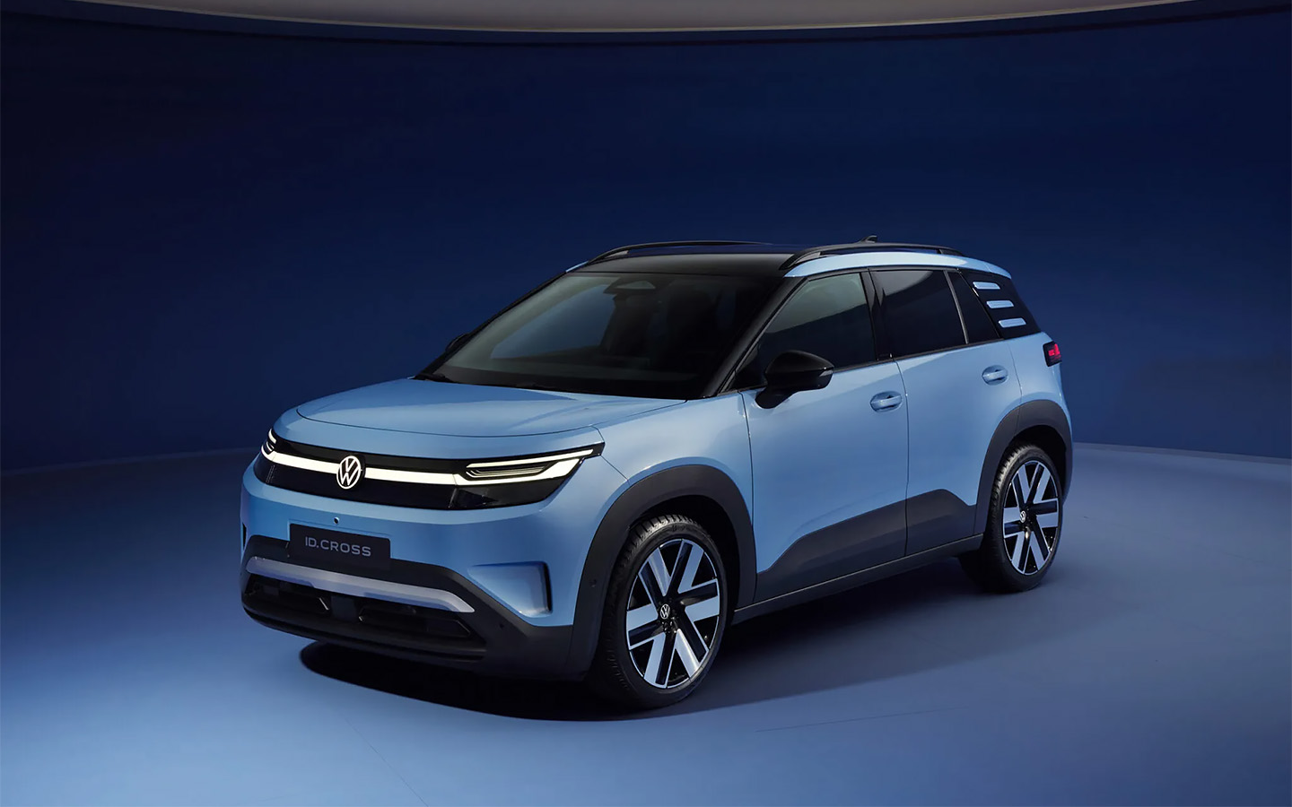 Volkswagen ID. Cross оснащен панорамной крышей&nbsp;размером 74 x 90 см, которую можно закрыть&nbsp;с помощью электрической солнцезащитной шторки