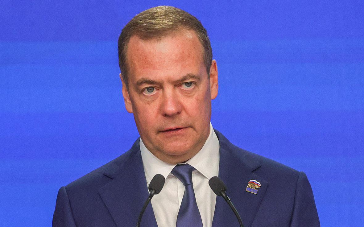 Медведев призвал ускорить введение биометрии для мигрантов на границе