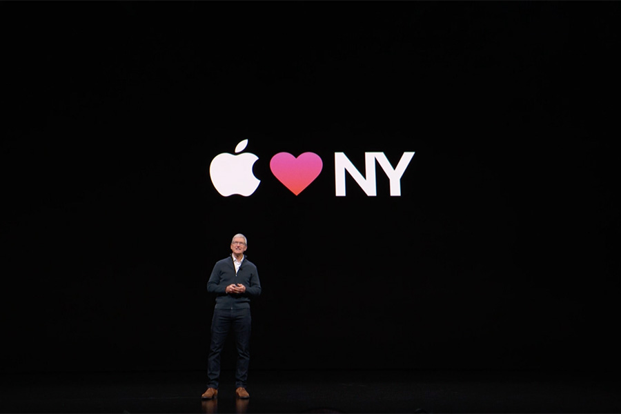 Презентацию новой линейки продуктов Apple провел в Нью-Йорке гендиректор корпорации Тим Кук