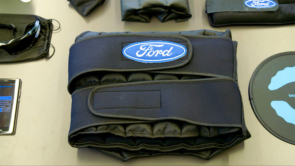 Ford разработал имитирующий состояние усталости костюм