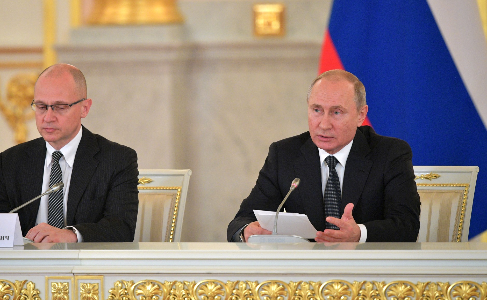 Первый заместитель руководителя администрации президента Сергей Кириенко и президент РФ Владимир Путин на заседании Совета по правам человека