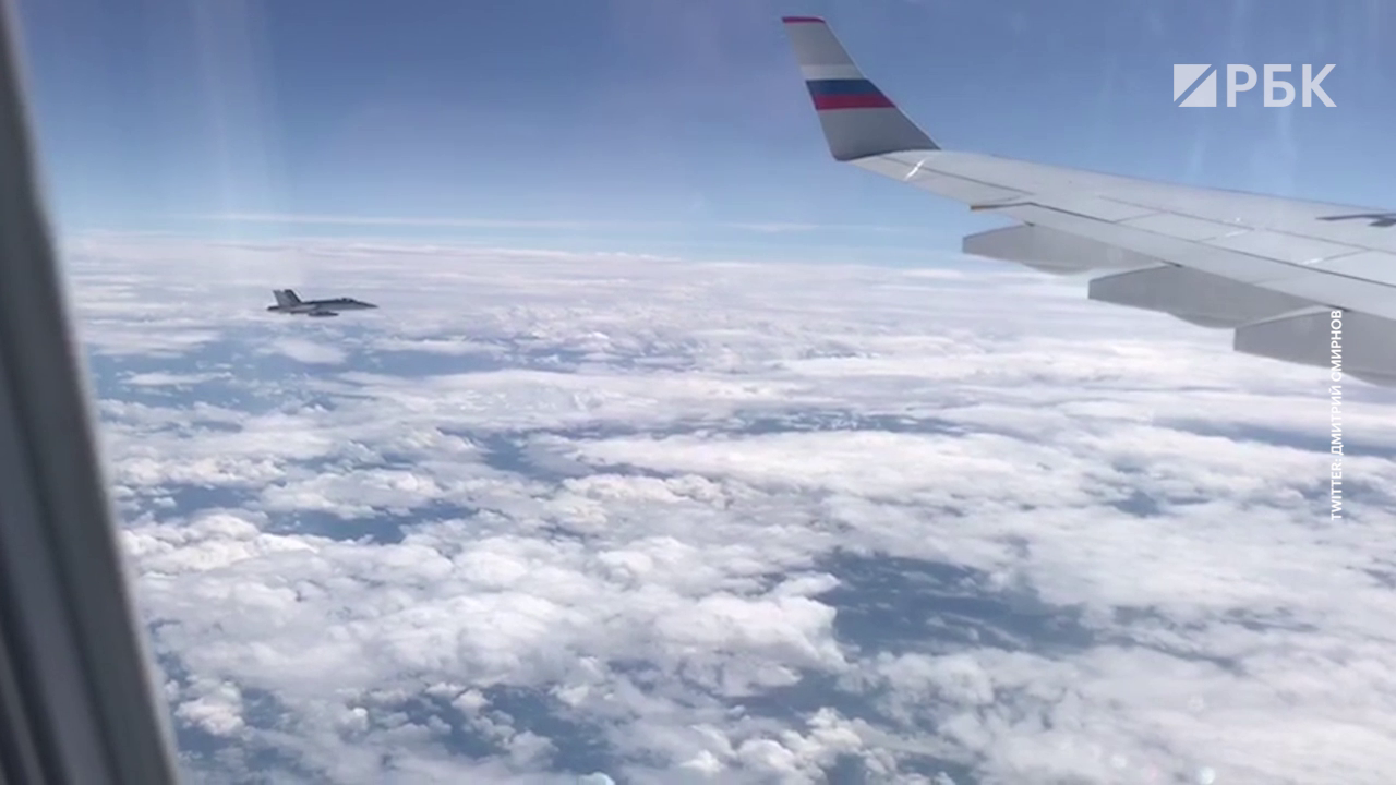 Сопровождавшие самолет делегации Путина истребители попали на видео