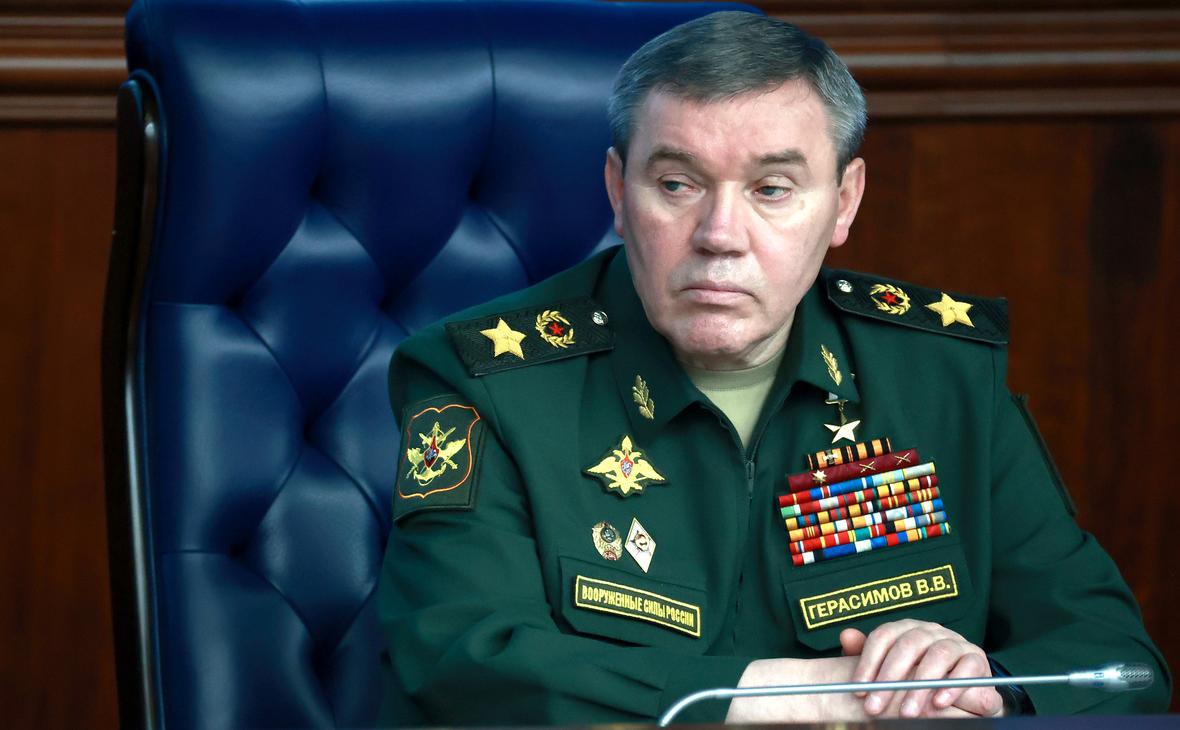 Главком ВСУ Залужный заявил, что «постоянно читает» Герасимова"/>













