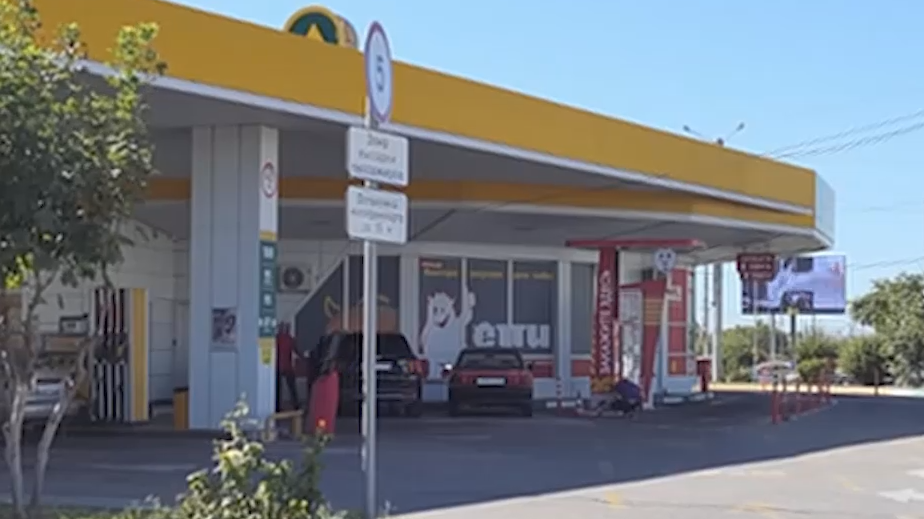 «Правдами и неправдами заправляют». Что происходит на АЗС в Севастополе